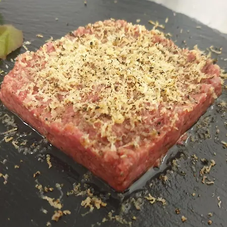 B&B Pomodoro Bed 카스트로빌라리